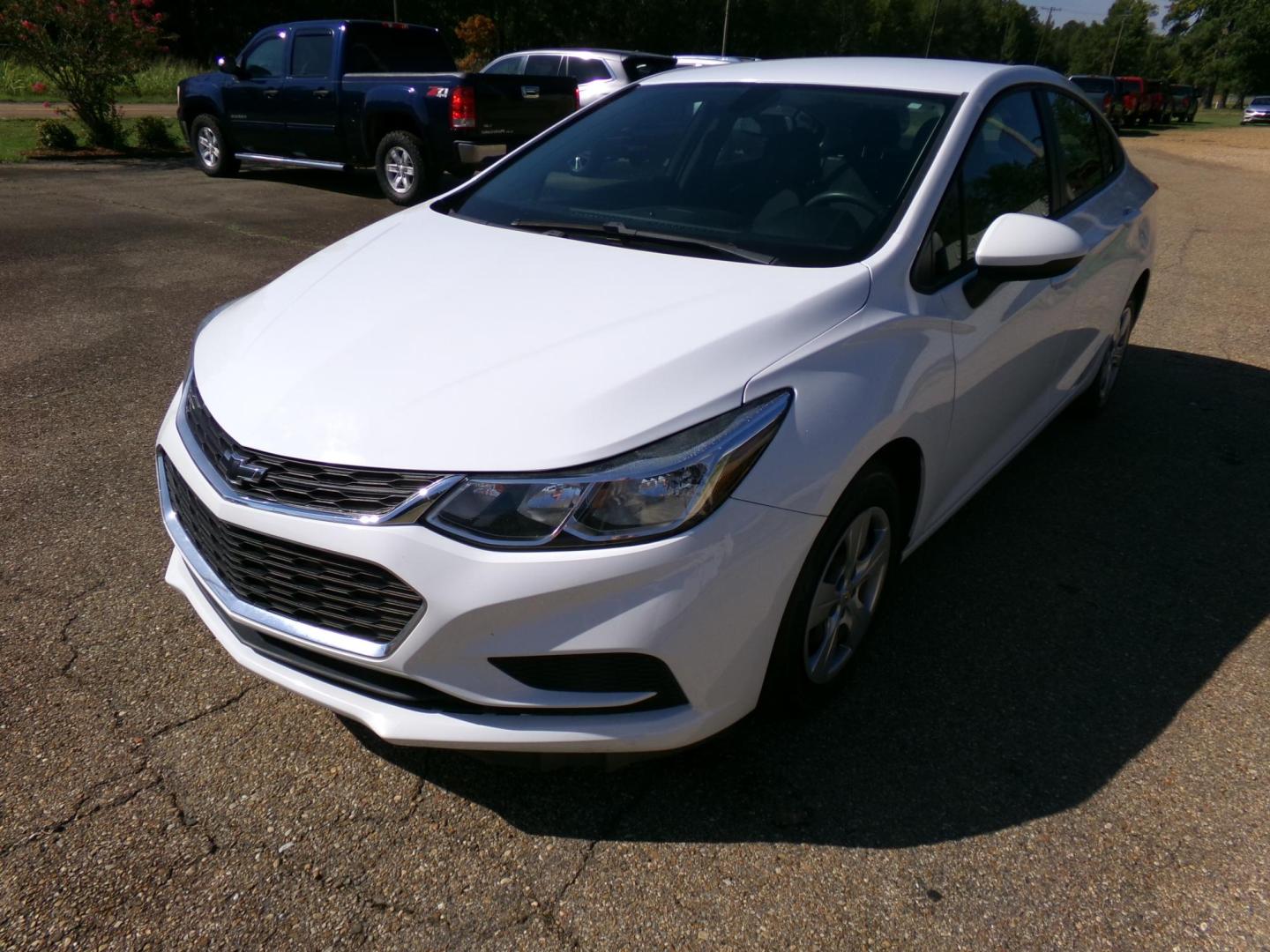 2018 /Charcoal Chevrolet Cruze LS Auto (1G1BC5SM4J7) with an 1.4L L4 DOHC 16V TURBO engine, 6A transmission, located at 401 First NE, Bearden, AR, 71720, (870) 687-3414, 33.726528, -92.611519 - CARFAX-CERTIFIED ONE OWNER! ONLY 80K MILES! - Photo#0
