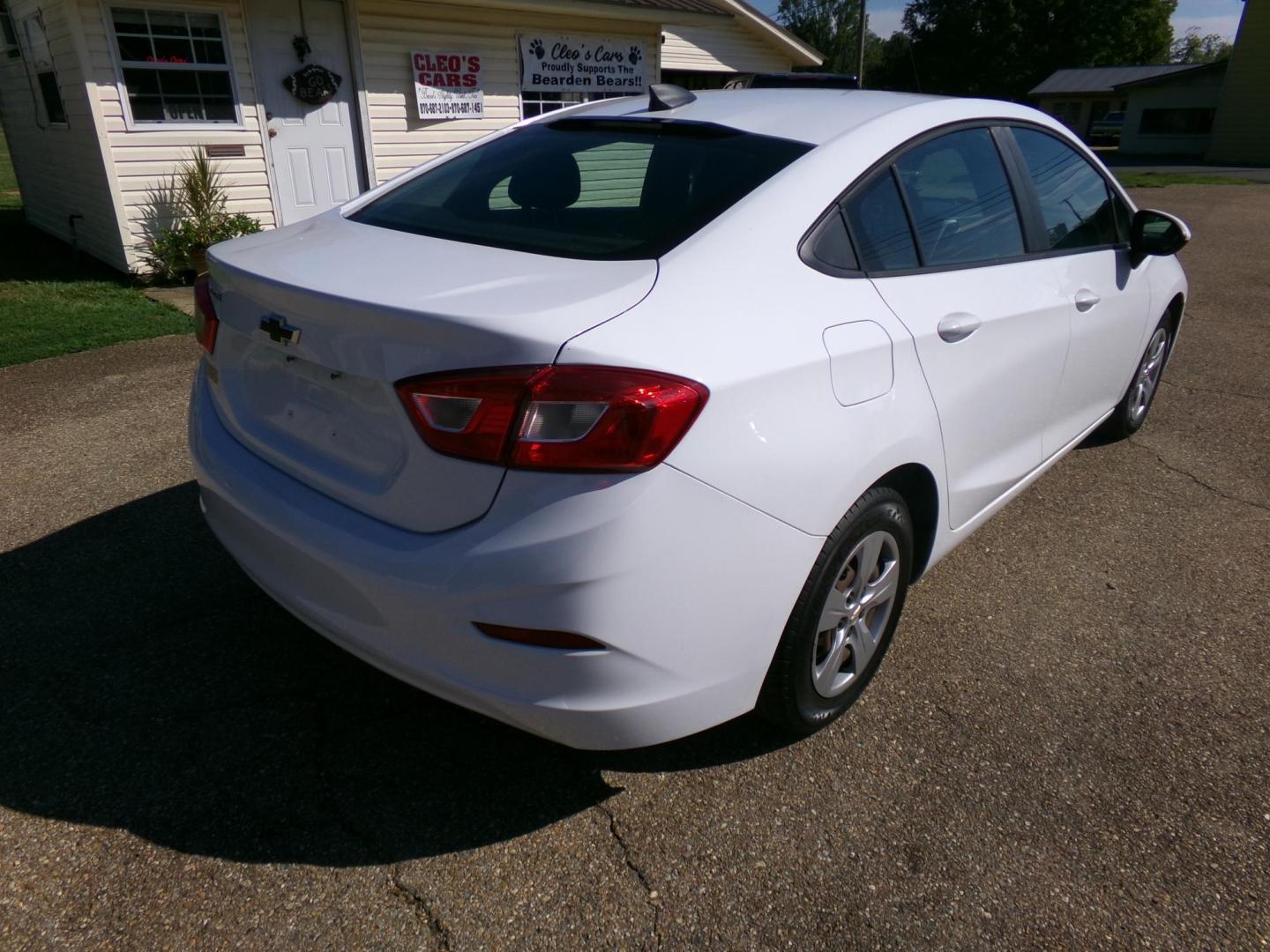 2018 /Charcoal Chevrolet Cruze LS Auto (1G1BC5SM4J7) with an 1.4L L4 DOHC 16V TURBO engine, 6A transmission, located at 401 First NE, Bearden, AR, 71720, (870) 687-3414, 33.726528, -92.611519 - CARFAX-CERTIFIED ONE OWNER! ONLY 80K MILES! - Photo#19