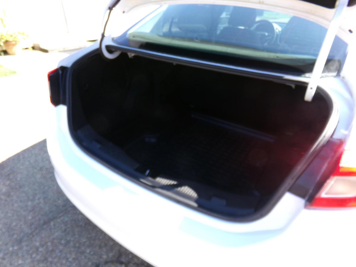 2018 /Charcoal Chevrolet Cruze LS Auto (1G1BC5SM4J7) with an 1.4L L4 DOHC 16V TURBO engine, 6A transmission, located at 401 First NE, Bearden, AR, 71720, (870) 687-3414, 33.726528, -92.611519 - CARFAX-CERTIFIED ONE OWNER! ONLY 80K MILES! - Photo#3