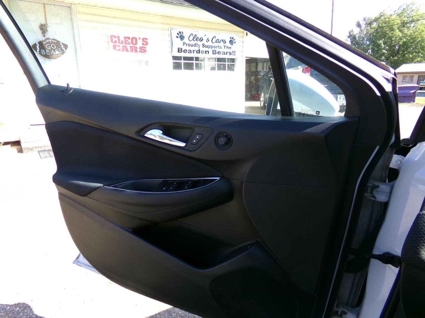 2018 /Charcoal Chevrolet Cruze LS Auto (1G1BC5SM4J7) with an 1.4L L4 DOHC 16V TURBO engine, 6A transmission, located at 401 First NE, Bearden, AR, 71720, (870) 687-3414, 33.726528, -92.611519 - CARFAX-CERTIFIED ONE OWNER! ONLY 80K MILES! - Photo#6