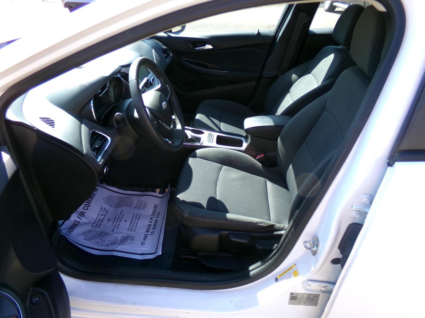 2018 /Charcoal Chevrolet Cruze LS Auto (1G1BC5SM4J7) with an 1.4L L4 DOHC 16V TURBO engine, 6A transmission, located at 401 First NE, Bearden, AR, 71720, (870) 687-3414, 33.726528, -92.611519 - CARFAX-CERTIFIED ONE OWNER! ONLY 80K MILES! - Photo#7