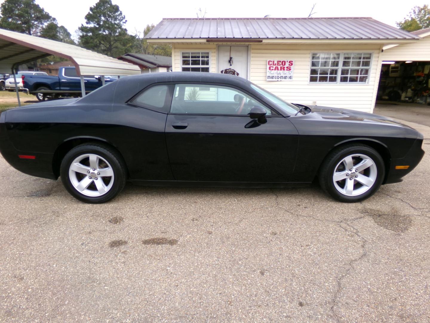 2012 Dodge Challenger SXT (2C3CDYAG5CH) with an 3.6L V6 DOHC 24V engine, 4-Speed Automatic transmission, located at 401 First NE, Bearden, AR, 71720, (870) 687-3414, 33.726528, -92.611519 - Photo#15