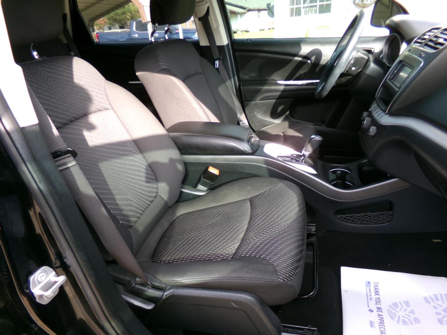 2017 Black /Black Dodge Journey SE (3C4PDCAB9HT) with an 2.4L L4 DOHC 16V engine, 4A transmission, located at 401 First NE, Bearden, AR, 71720, (870) 687-3414, 33.726528, -92.611519 - Photo#15