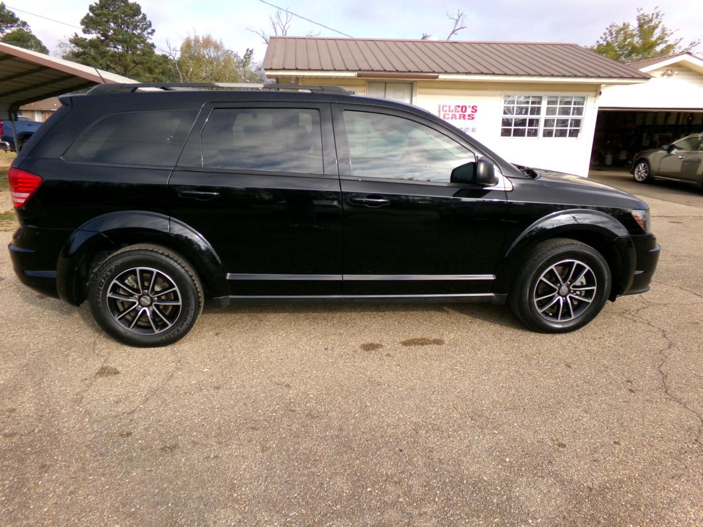 2017 Black /Black Dodge Journey SE (3C4PDCAB9HT) with an 2.4L L4 DOHC 16V engine, 4A transmission, located at 401 First NE, Bearden, AR, 71720, (870) 687-3414, 33.726528, -92.611519 - Photo#18