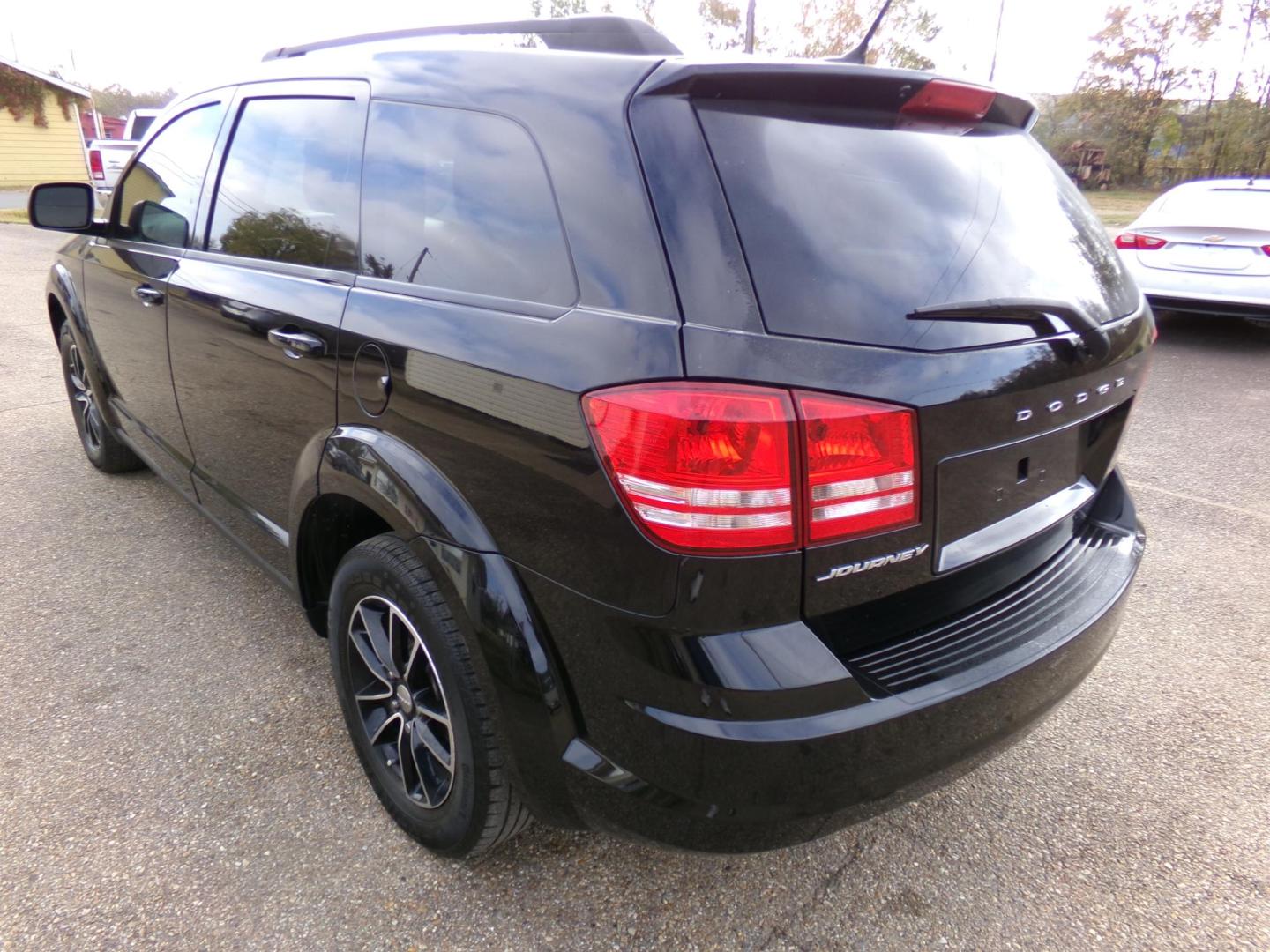 2017 Black /Black Dodge Journey SE (3C4PDCAB9HT) with an 2.4L L4 DOHC 16V engine, 4A transmission, located at 401 First NE, Bearden, AR, 71720, (870) 687-3414, 33.726528, -92.611519 - Photo#2