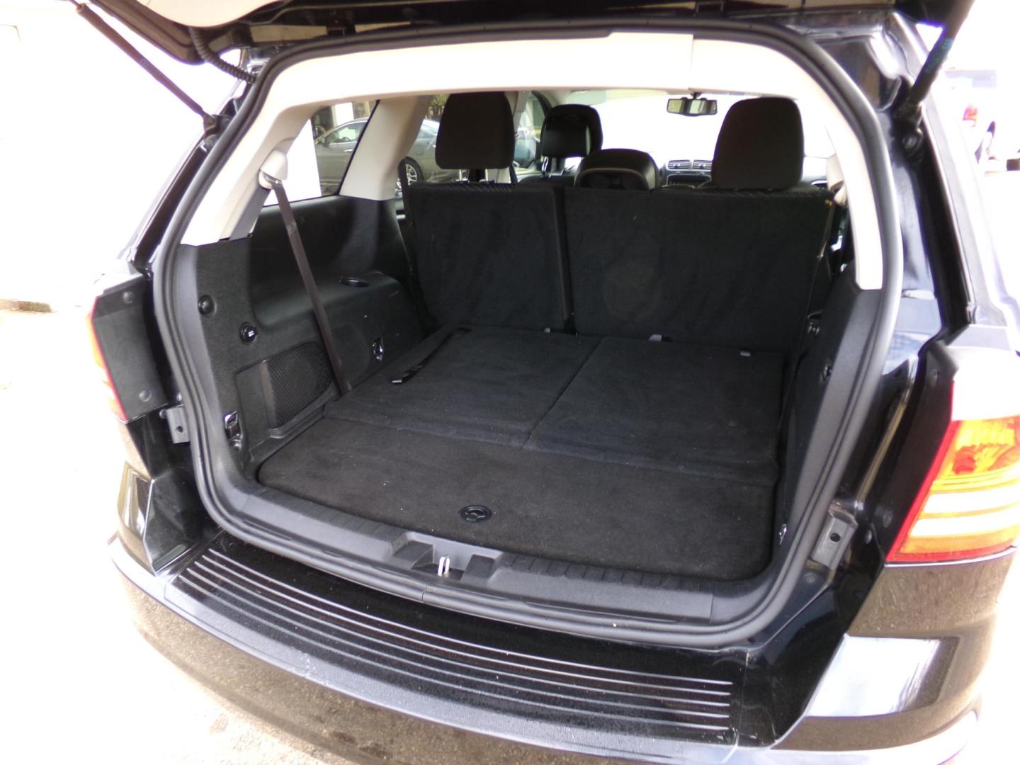 2017 Black /Black Dodge Journey SE (3C4PDCAB9HT) with an 2.4L L4 DOHC 16V engine, 4A transmission, located at 401 First NE, Bearden, AR, 71720, (870) 687-3414, 33.726528, -92.611519 - Photo#4
