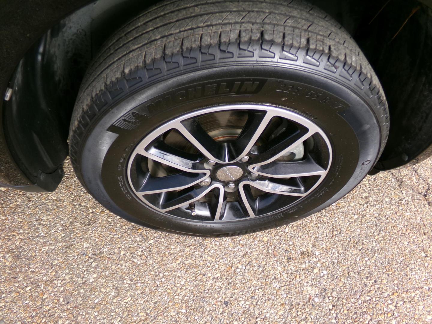 2017 Black /Black Dodge Journey SE (3C4PDCAB9HT) with an 2.4L L4 DOHC 16V engine, 4A transmission, located at 401 First NE, Bearden, AR, 71720, (870) 687-3414, 33.726528, -92.611519 - Photo#5