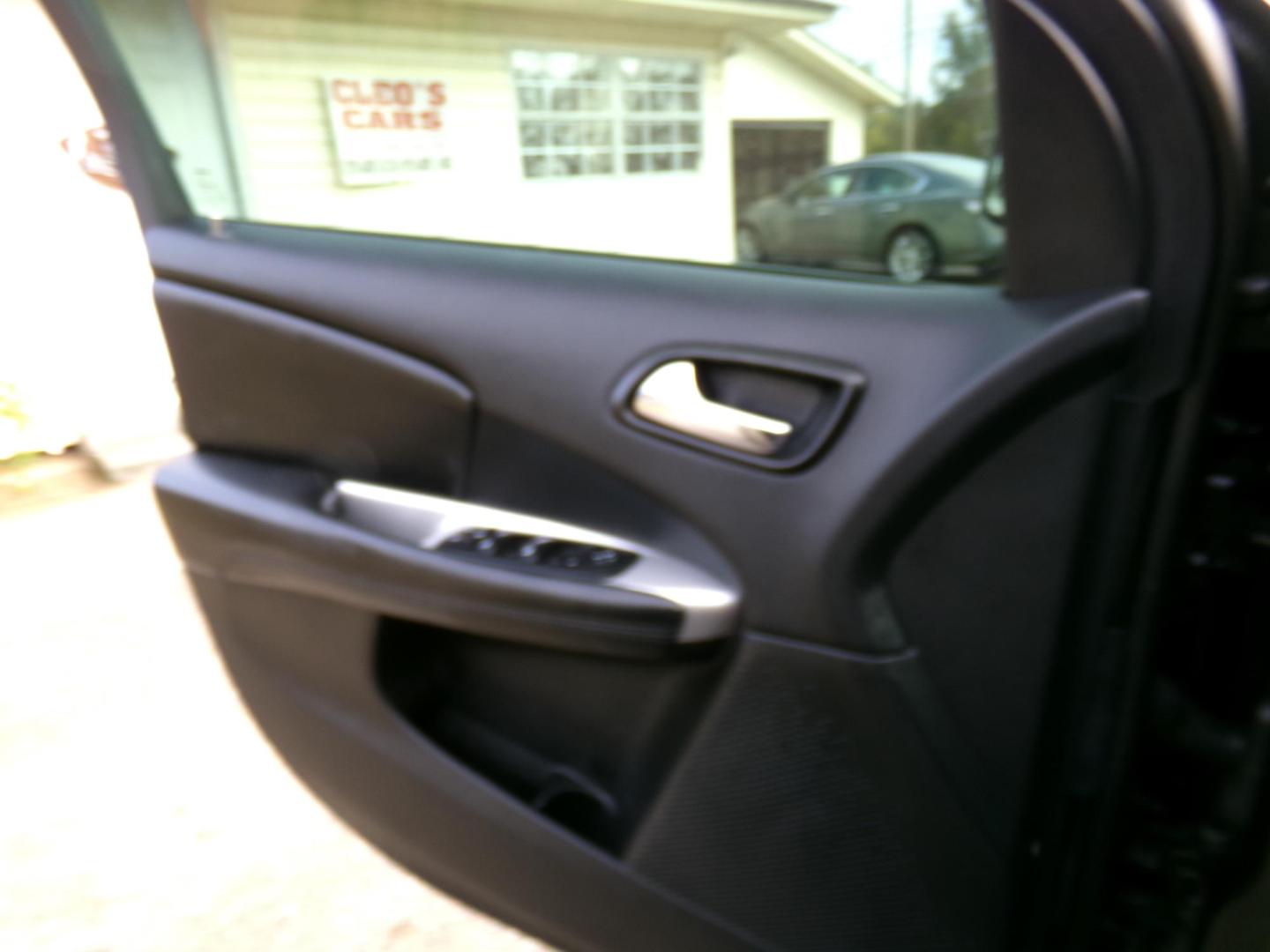 2017 Black /Black Dodge Journey SE (3C4PDCAB9HT) with an 2.4L L4 DOHC 16V engine, 4A transmission, located at 401 First NE, Bearden, AR, 71720, (870) 687-3414, 33.726528, -92.611519 - Photo#7