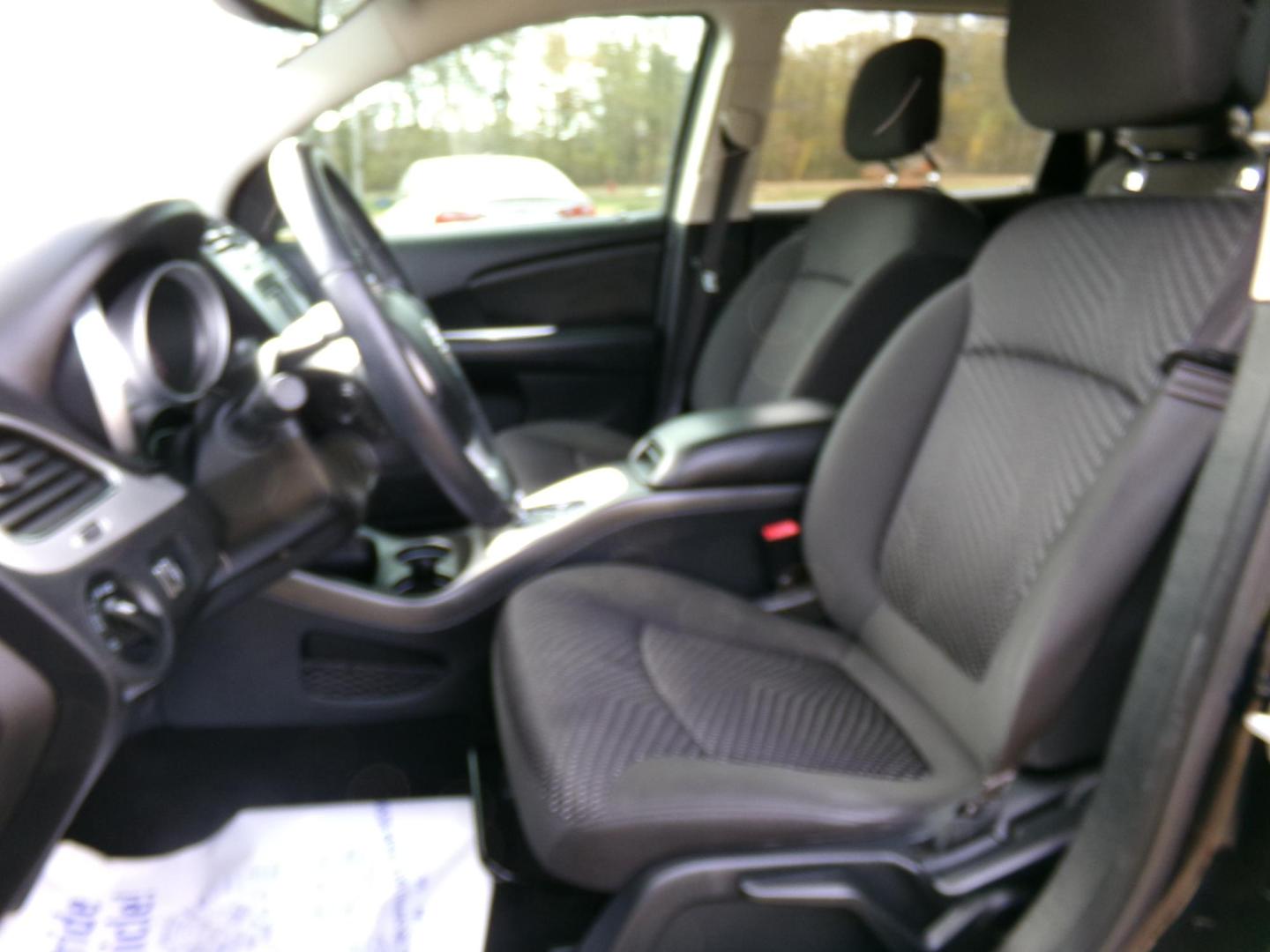 2017 Black /Black Dodge Journey SE (3C4PDCAB9HT) with an 2.4L L4 DOHC 16V engine, 4A transmission, located at 401 First NE, Bearden, AR, 71720, (870) 687-3414, 33.726528, -92.611519 - Photo#8