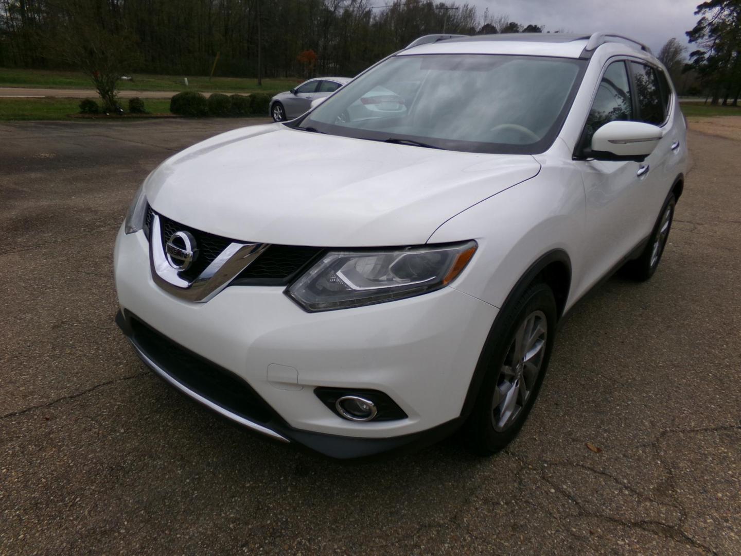 2014 Moonlight White Tri-coat /Cream Nissan Rogue S AWD (5N1AT2MV3EC) with an 2.5L L4 DOHC 16V engine, Continuously Variable Transmission transmission, located at 401 First NE, Bearden, AR, 71720, (870) 687-3414, 33.726528, -92.611519 - Photo#0