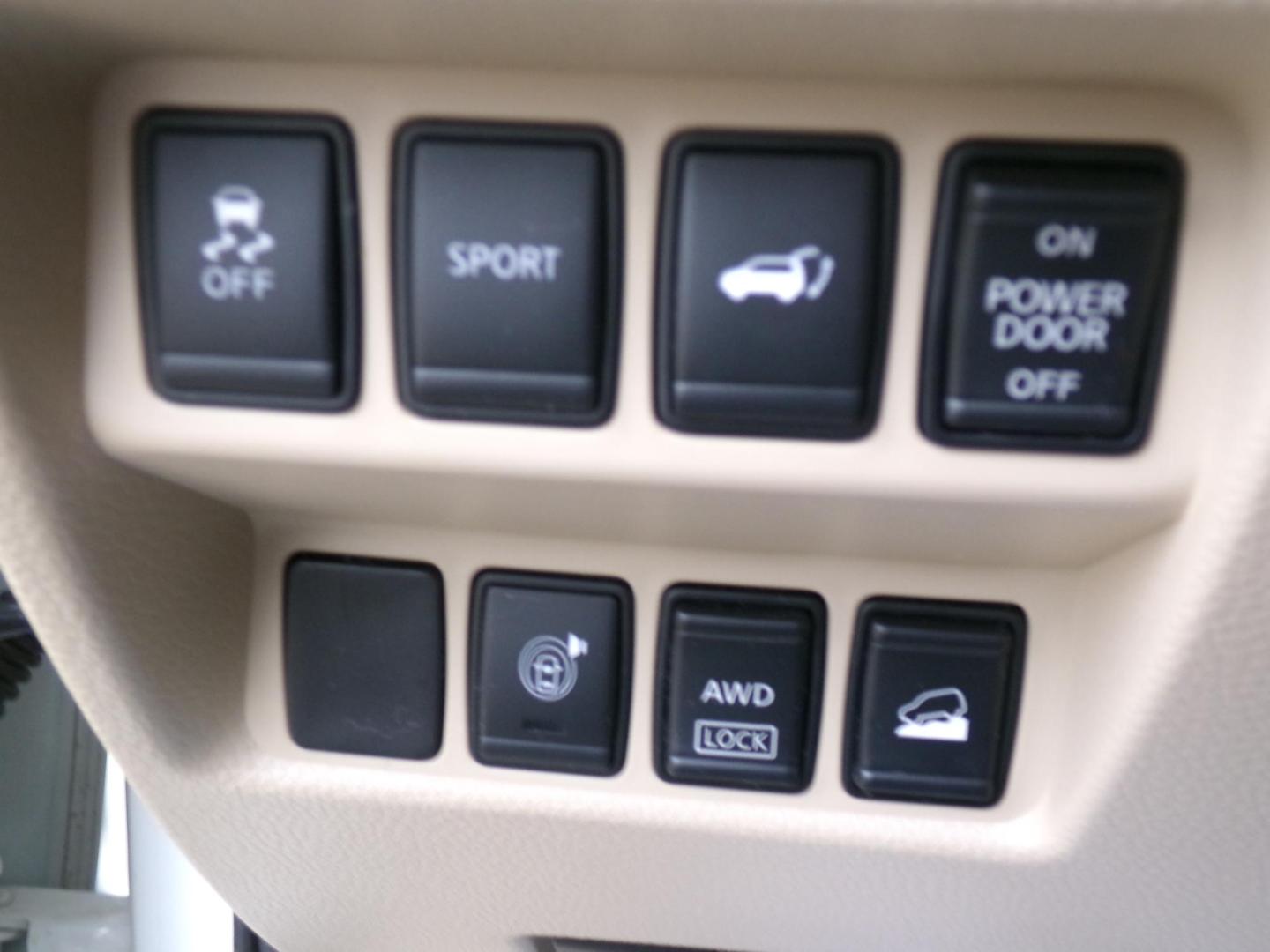 2014 Moonlight White Tri-coat /Cream Nissan Rogue S AWD (5N1AT2MV3EC) with an 2.5L L4 DOHC 16V engine, Continuously Variable Transmission transmission, located at 401 First NE, Bearden, AR, 71720, (870) 687-3414, 33.726528, -92.611519 - Photo#16