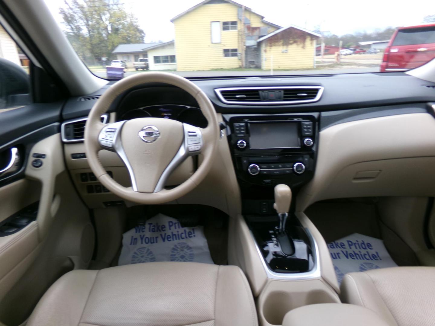 2014 Moonlight White Tri-coat /Cream Nissan Rogue S AWD (5N1AT2MV3EC) with an 2.5L L4 DOHC 16V engine, Continuously Variable Transmission transmission, located at 401 First NE, Bearden, AR, 71720, (870) 687-3414, 33.726528, -92.611519 - Photo#22