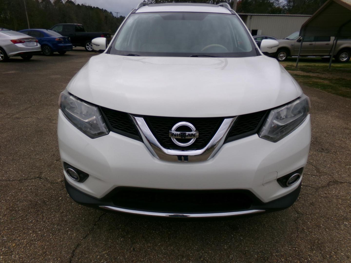 2014 Moonlight White Tri-coat /Cream Nissan Rogue S AWD (5N1AT2MV3EC) with an 2.5L L4 DOHC 16V engine, Continuously Variable Transmission transmission, located at 401 First NE, Bearden, AR, 71720, (870) 687-3414, 33.726528, -92.611519 - Photo#25