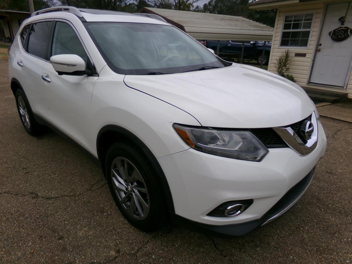 2014 Moonlight White Tri-coat /Cream Nissan Rogue S AWD (5N1AT2MV3EC) with an 2.5L L4 DOHC 16V engine, Continuously Variable Transmission transmission, located at 401 First NE, Bearden, AR, 71720, (870) 687-3414, 33.726528, -92.611519 - Photo#26