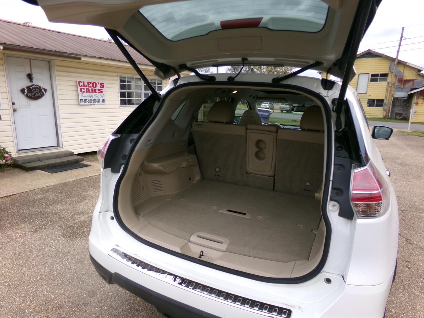 2014 Moonlight White Tri-coat /Cream Nissan Rogue S AWD (5N1AT2MV3EC) with an 2.5L L4 DOHC 16V engine, Continuously Variable Transmission transmission, located at 401 First NE, Bearden, AR, 71720, (870) 687-3414, 33.726528, -92.611519 - Photo#3