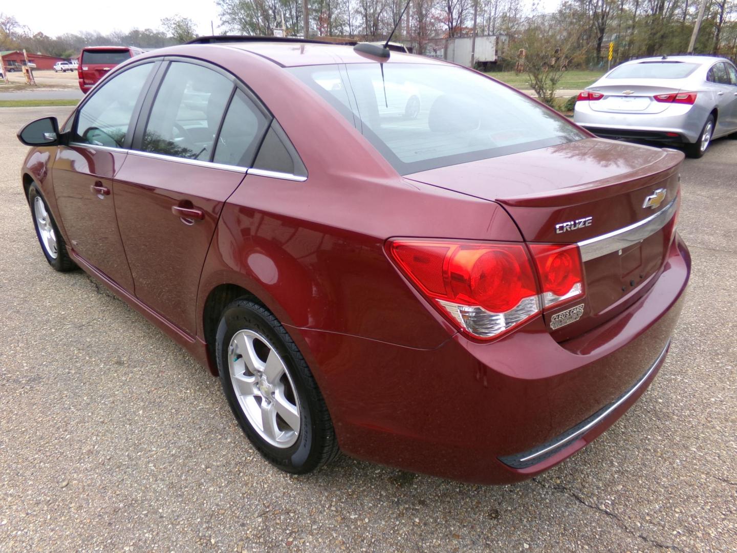 2016 :imited Addiction Red Pearl /Black Chevrolet Cruze 2LT Auto (1G1PE5SB3G7) with an 1.4L L4 DOHC 16V TURBO engine, 6-Speed Automatic transmission, located at 401 First NE, Bearden, AR, 71720, (870) 687-3414, 33.726528, -92.611519 - Photo#2
