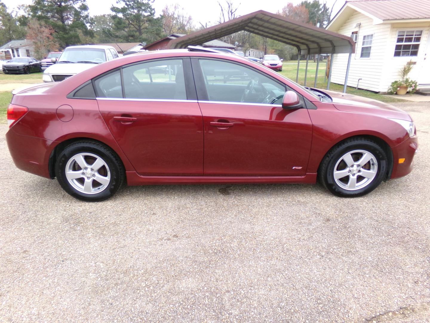 2016 :imited Addiction Red Pearl /Black Chevrolet Cruze 2LT Auto (1G1PE5SB3G7) with an 1.4L L4 DOHC 16V TURBO engine, 6-Speed Automatic transmission, located at 401 First NE, Bearden, AR, 71720, (870) 687-3414, 33.726528, -92.611519 - Photo#20