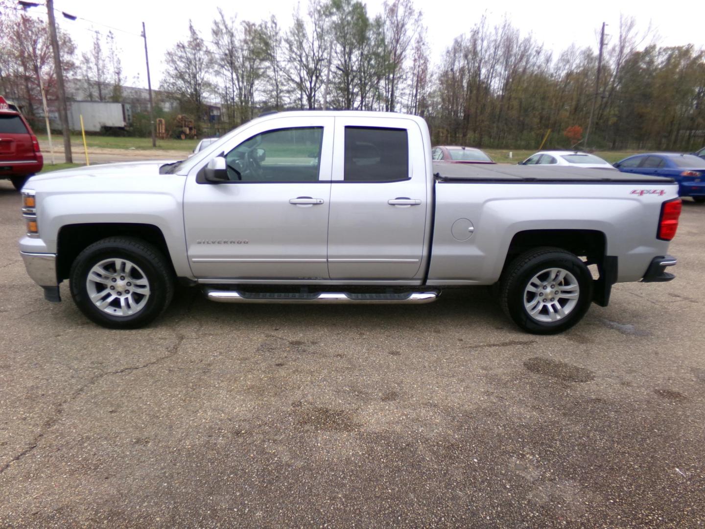 2015 Ultra Silver Metallic /Gray Chevrolet Silverado 1500 LT Double Cab 4WD (1GCVKREC7FZ) with an 5.3L V8 OHV 16V engine, 6-Speed Automatic transmission, located at 401 First NE, Bearden, AR, 71720, (870) 687-3414, 33.726528, -92.611519 - Photo#1