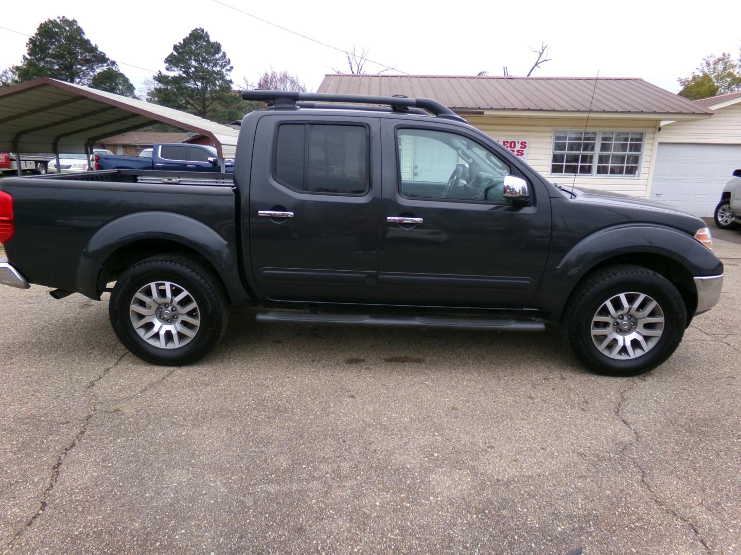 2012 Hippo Gray Metallic /Gray Nissan Frontier S Crew Cab 2WD (1N6AD0ER8CC) with an 4.0L V6 DOHC 24V engine, 5-Speed Automatic transmission, located at 401 First NE, Bearden, AR, 71720, (870) 687-3414, 33.726528, -92.611519 - Photo#17