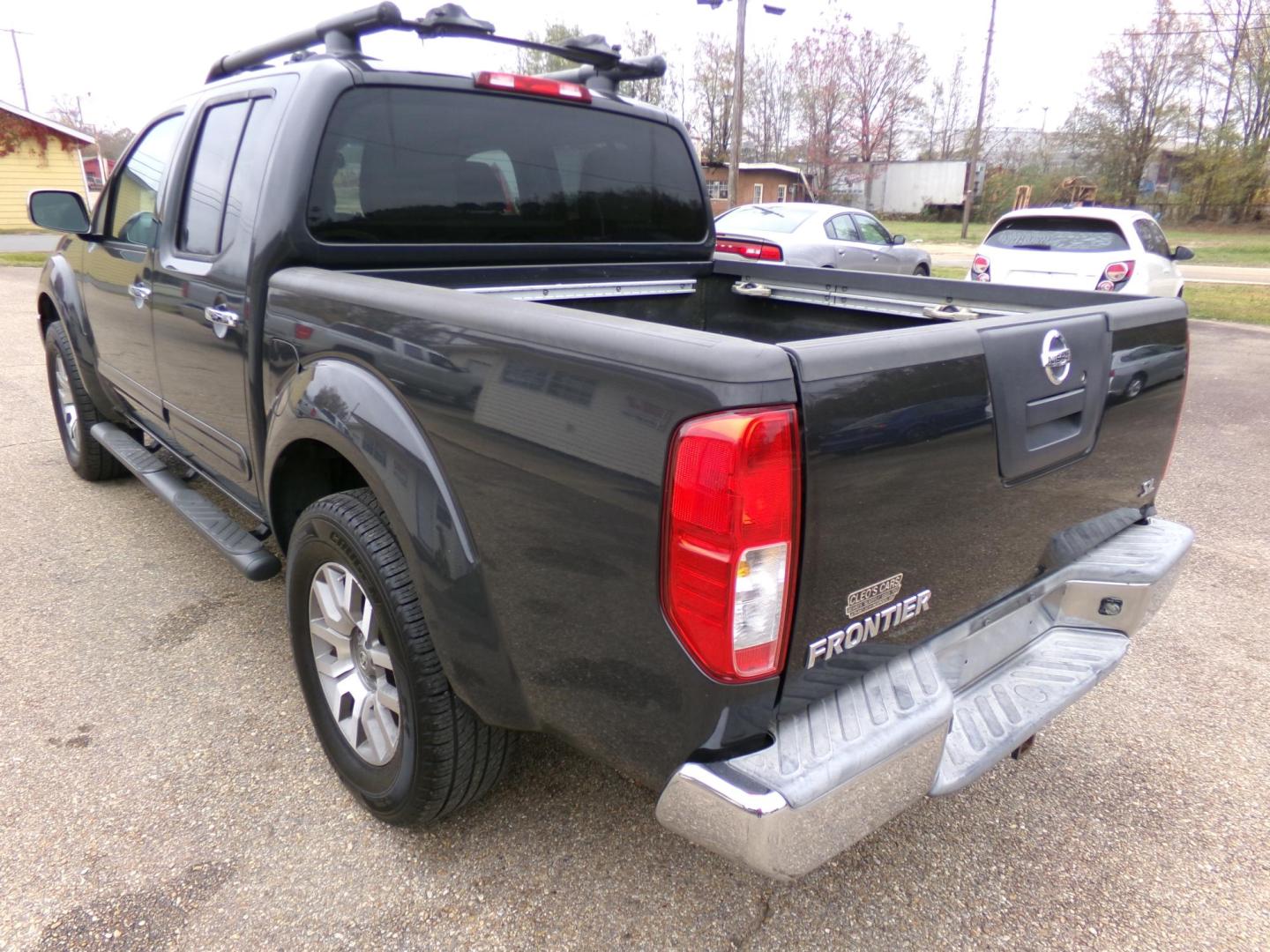 2012 Hippo Gray Metallic /Gray Nissan Frontier S Crew Cab 2WD (1N6AD0ER8CC) with an 4.0L V6 DOHC 24V engine, 5-Speed Automatic transmission, located at 401 First NE, Bearden, AR, 71720, (870) 687-3414, 33.726528, -92.611519 - Photo#2
