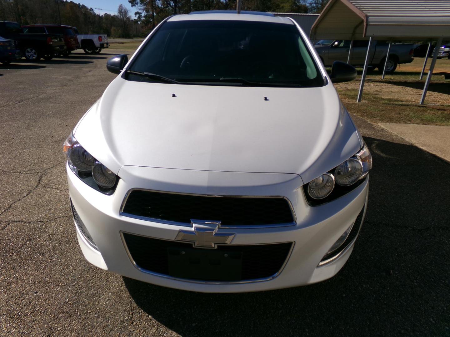 2015 White Diamond Pearl /Black Chevrolet Sonic RS Auto 5-Door (1G1JG6SB7F4) with an 1.4L L4 DOHC 24V TURBO engine, 6A transmission, located at 401 First NE, Bearden, AR, 71720, (870) 687-3414, 33.726528, -92.611519 - Photo#23