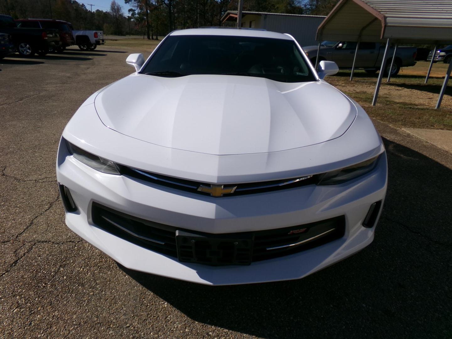 2016 White /Black Chevrolet Camaro 2LT Coupe (1G1FD1RS2G0) with an 3.6L V6 DOHC 24V engine, 6A transmission, located at 401 First NE, Bearden, AR, 71720, (870) 687-3414, 33.726528, -92.611519 - Photo#25