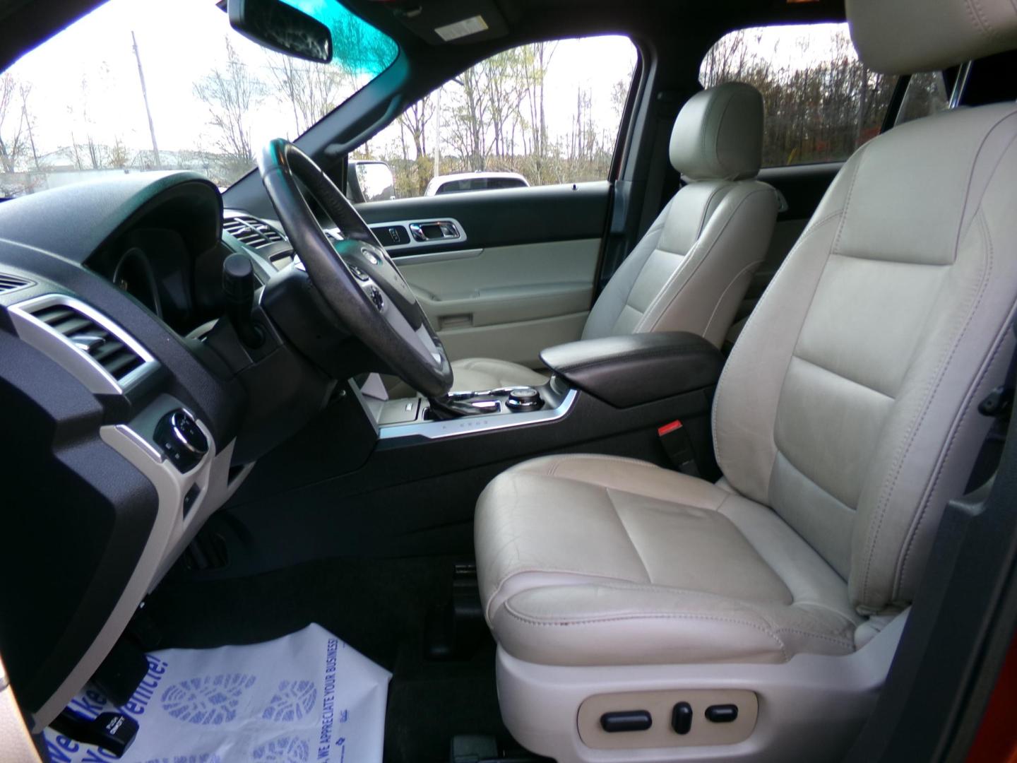 2014 Sunset Metallic /Cream Ford Explorer XLT 4WD (1FM5K8D8XEG) with an 3.5L V6 DOHC 24V engine, 6-Speed Automatic transmission, located at 401 First NE, Bearden, AR, 71720, (870) 687-3414, 33.726528, -92.611519 - Photo#9