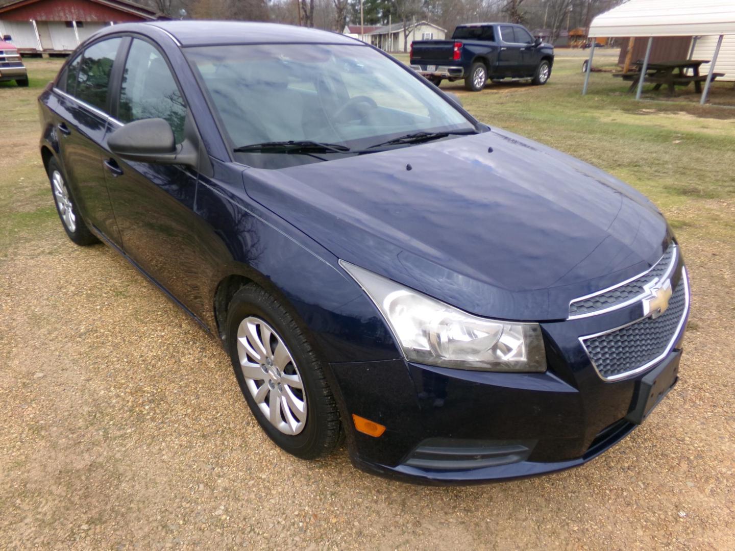 2011 Moroccan Blue Metallic /Gray Chevrolet Cruze 2LS (1G1PC5SHXB7) with an 1.8L L4 DOHC 16V FFV engine, 6-Speed Automatic transmission, located at 401 First NE, Bearden, AR, 71720, (870) 687-3414, 33.726528, -92.611519 - Photo#19