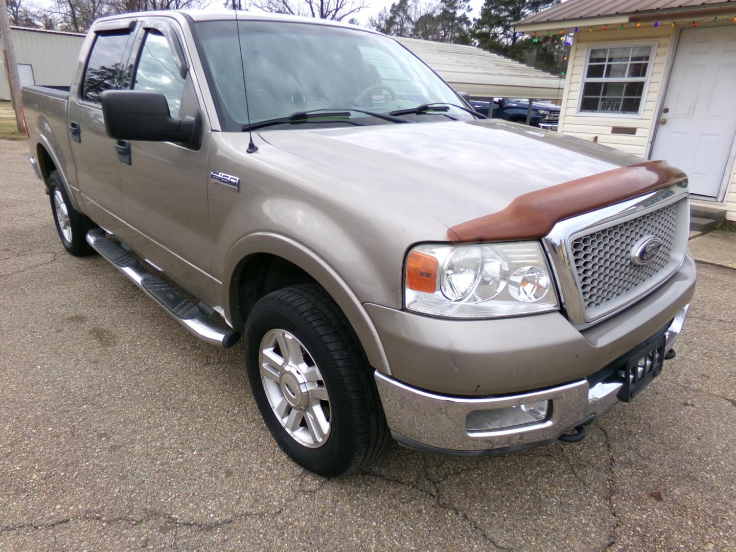 2004 Arizona Beige Metallic /Cream Ford F-150 Lariat SuperCrew 4WD (1FTPW14554K) with an 5.4L V6 SOHC 16V engine, 4-Speed Automatic Overdrive transmission, located at 401 First NE, Bearden, AR, 71720, (870) 687-3414, 33.726528, -92.611519 - Photo#22