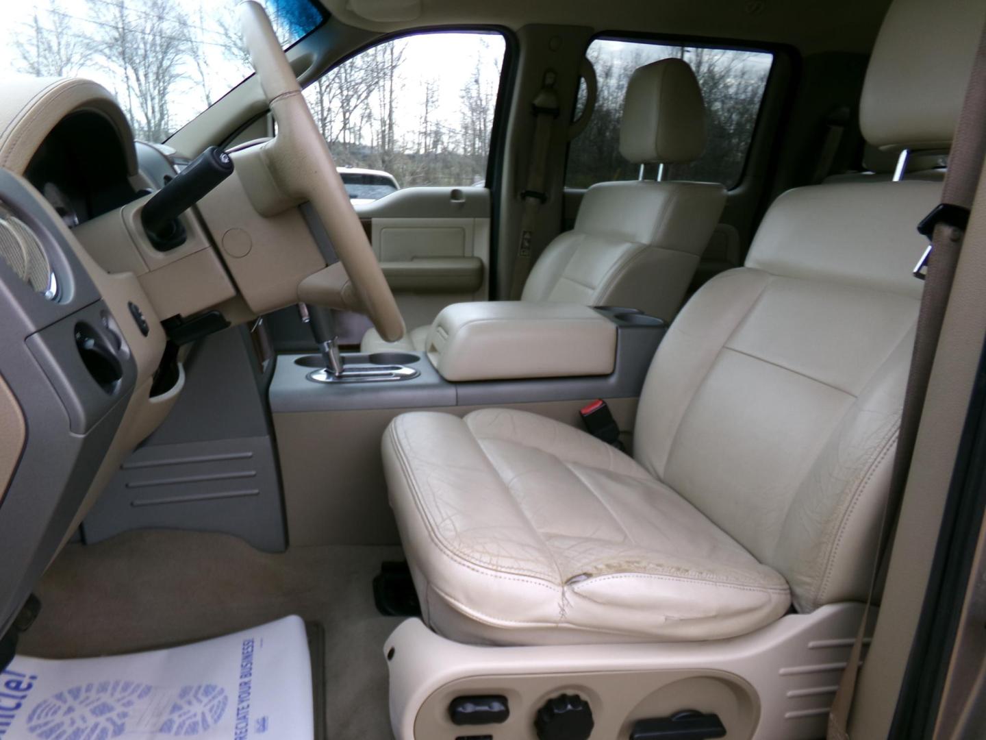 2004 Arizona Beige Metallic /Cream Ford F-150 Lariat SuperCrew 4WD (1FTPW14554K) with an 5.4L V6 SOHC 16V engine, 4-Speed Automatic Overdrive transmission, located at 401 First NE, Bearden, AR, 71720, (870) 687-3414, 33.726528, -92.611519 - Photo#7