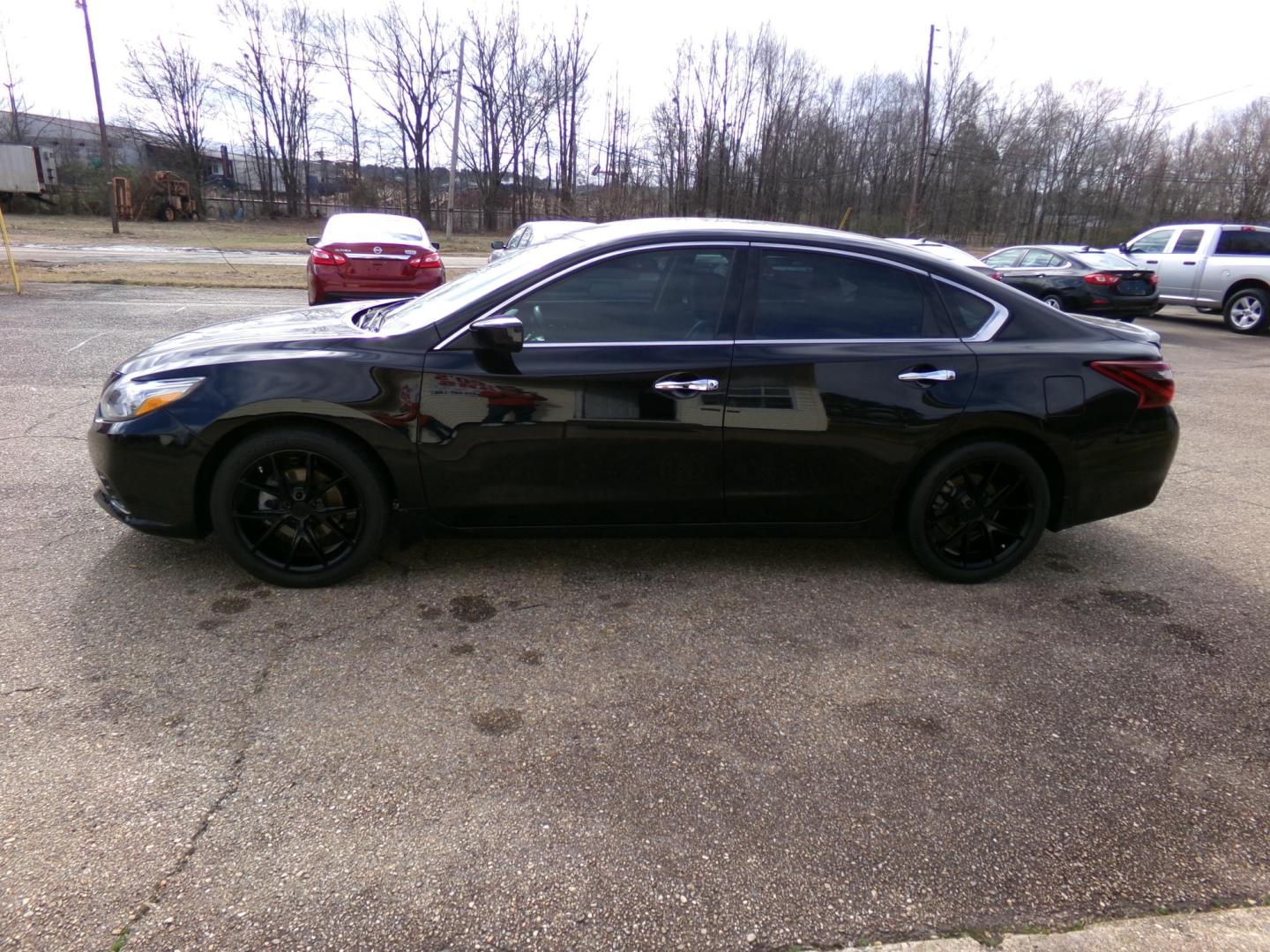 2017 Black Obsidian /Black Nissan Altima 2.5 S (1N4AL3AP9HC) with an 2.5L L4 DOHC 16V engine, CVT transmission, located at 401 First NE, Bearden, AR, 71720, (870) 687-3414, 33.726528, -92.611519 - Photo#1
