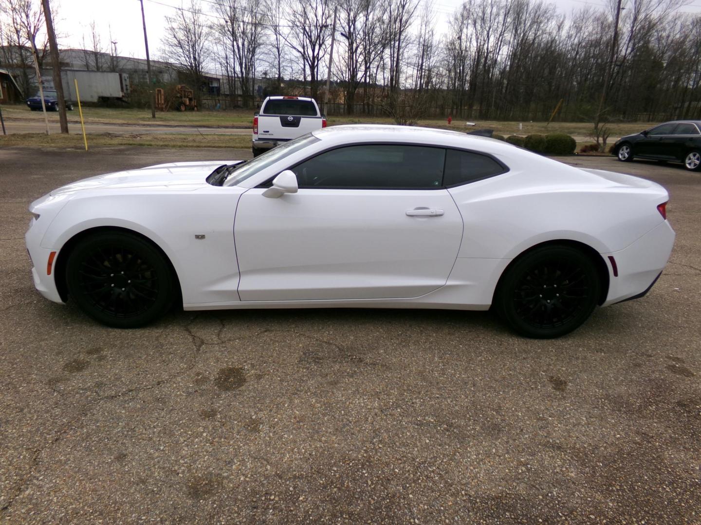 2016 White /Black Chevrolet Camaro 1LT Coupe (1G1FB1RX6G0) with an 2.0L L4 DOHC 16V TURBO engine, 6-speed automatic transmission, located at 401 First NE, Bearden, AR, 71720, (870) 687-3414, 33.726528, -92.611519 - Photo#1