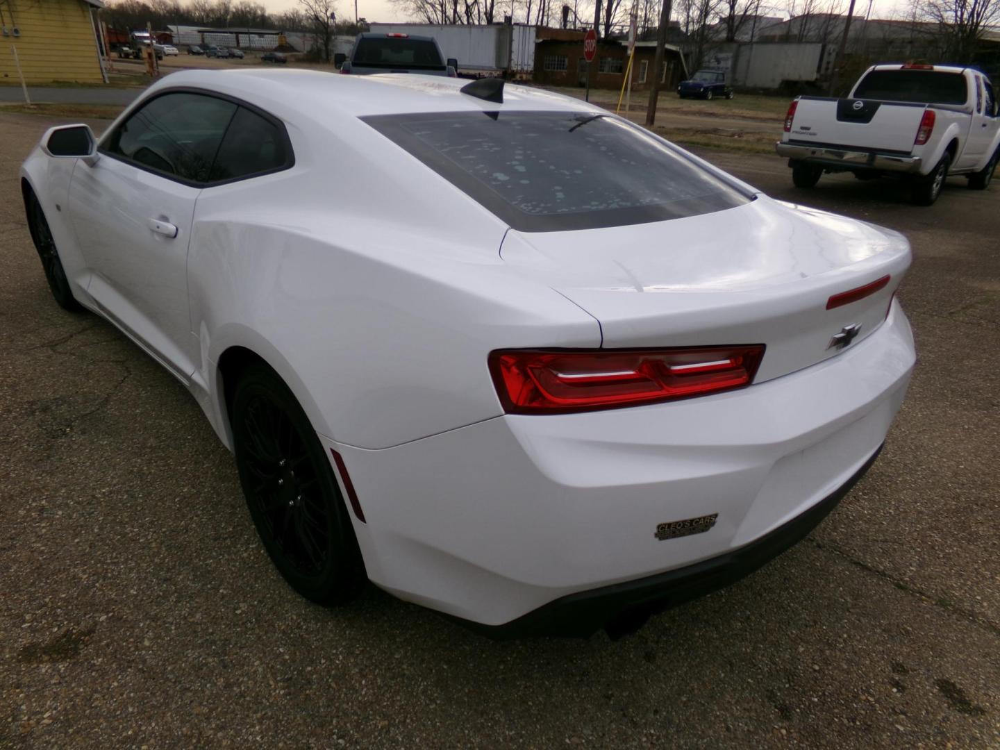 2016 White /Black Chevrolet Camaro 1LT Coupe (1G1FB1RX6G0) with an 2.0L L4 DOHC 16V TURBO engine, 6-speed automatic transmission, located at 401 First NE, Bearden, AR, 71720, (870) 687-3414, 33.726528, -92.611519 - Photo#2