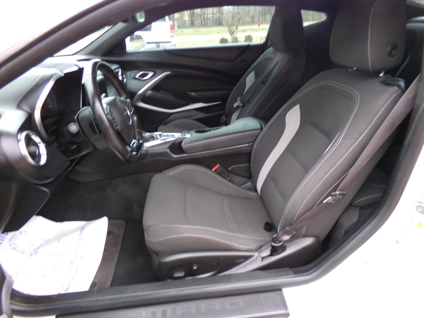 2016 White /Black Chevrolet Camaro 1LT Coupe (1G1FB1RX6G0) with an 2.0L L4 DOHC 16V TURBO engine, 6-speed automatic transmission, located at 401 First NE, Bearden, AR, 71720, (870) 687-3414, 33.726528, -92.611519 - Photo#7