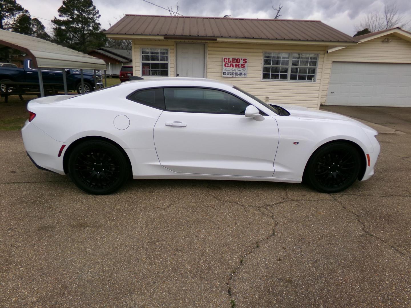 2016 White /Black Chevrolet Camaro 1LT Coupe (1G1FB1RX6G0) with an 2.0L L4 DOHC 16V TURBO engine, 6-speed automatic transmission, located at 401 First NE, Bearden, AR, 71720, (870) 687-3414, 33.726528, -92.611519 - Photo#22