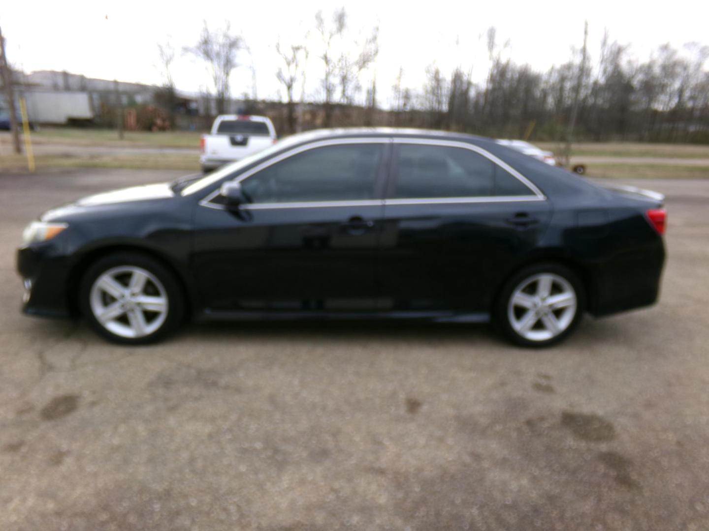 2012 Black /Black Toyota Camry SE (4T1BF1FK7CU) with an 2.5L L4 DOHC 16V engine, 6-Speed Automatic transmission, located at 401 First NE, Bearden, AR, 71720, (870) 687-3414, 33.726528, -92.611519 - Photo#1