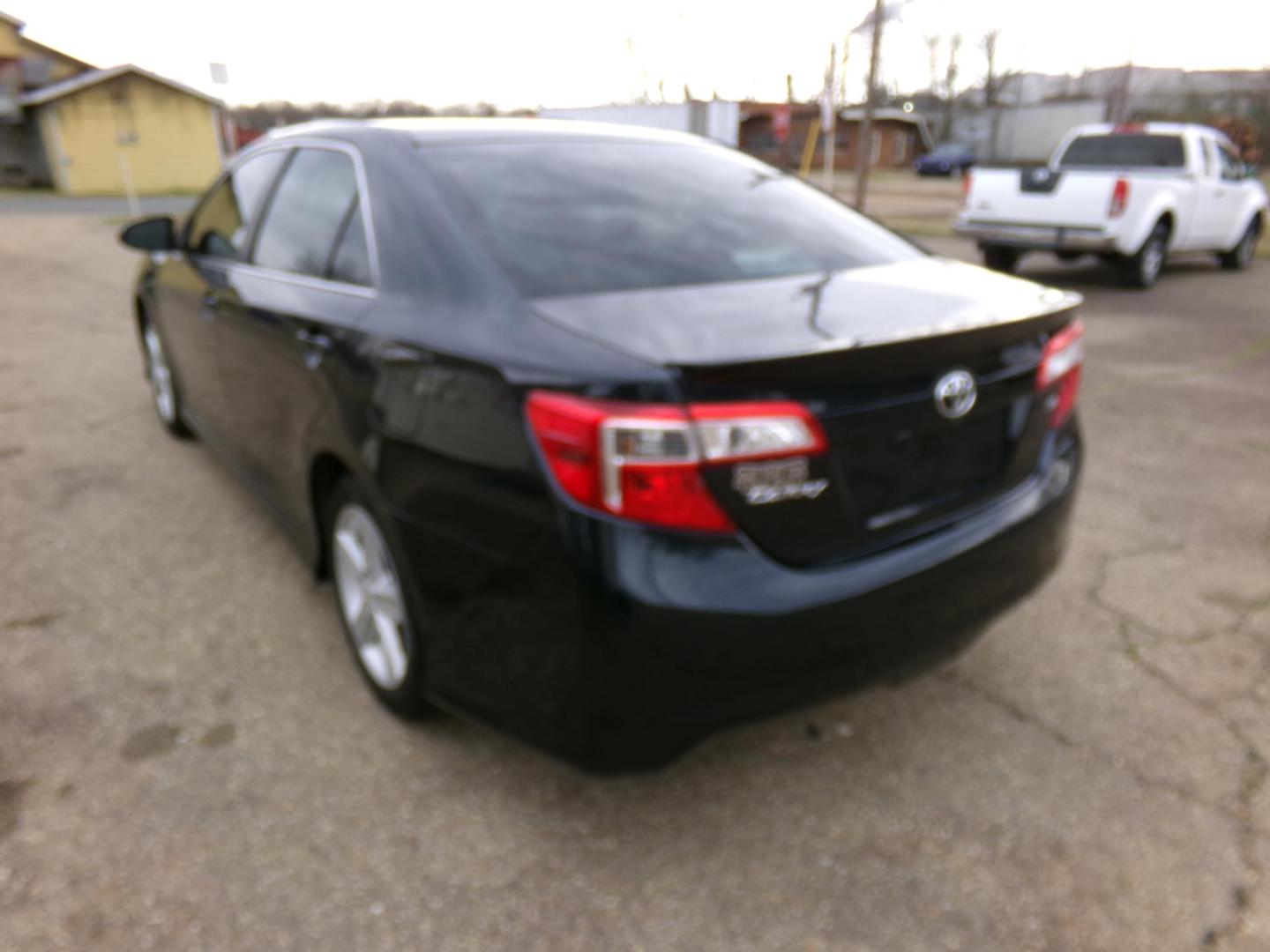 2012 Black /Black Toyota Camry SE (4T1BF1FK7CU) with an 2.5L L4 DOHC 16V engine, 6-Speed Automatic transmission, located at 401 First NE, Bearden, AR, 71720, (870) 687-3414, 33.726528, -92.611519 - Photo#2