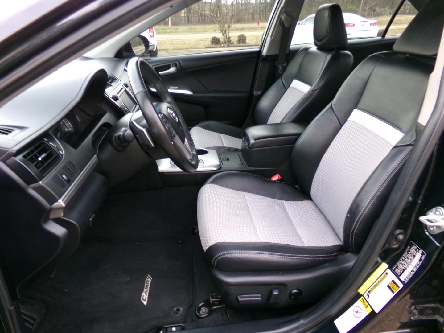 2012 Black /Black Toyota Camry SE (4T1BF1FK7CU) with an 2.5L L4 DOHC 16V engine, 6-Speed Automatic transmission, located at 401 First NE, Bearden, AR, 71720, (870) 687-3414, 33.726528, -92.611519 - Photo#7