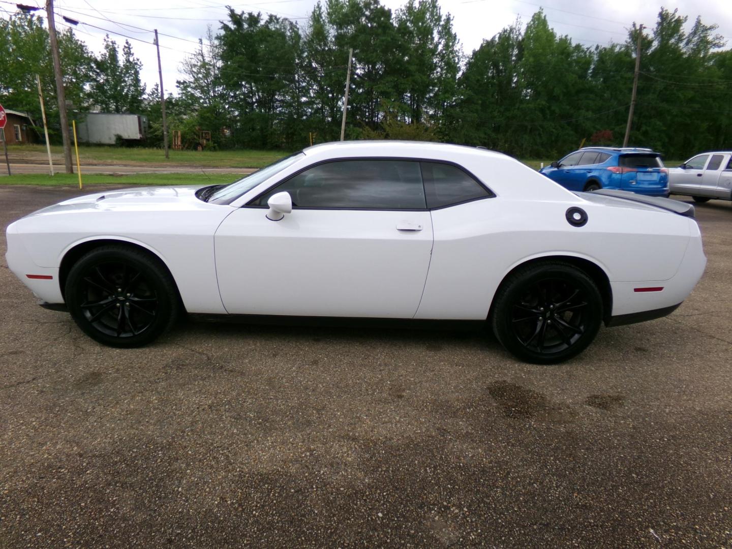 2018 White /Black Dodge Challenger SXT (2C3CDZAG3JH) with an 3.6L V6 DOHC 24V engine, 8-speed automatic transmission, located at 401 First NE, Bearden, AR, 71720, (870) 687-3414, 33.726528, -92.611519 - Photo#1