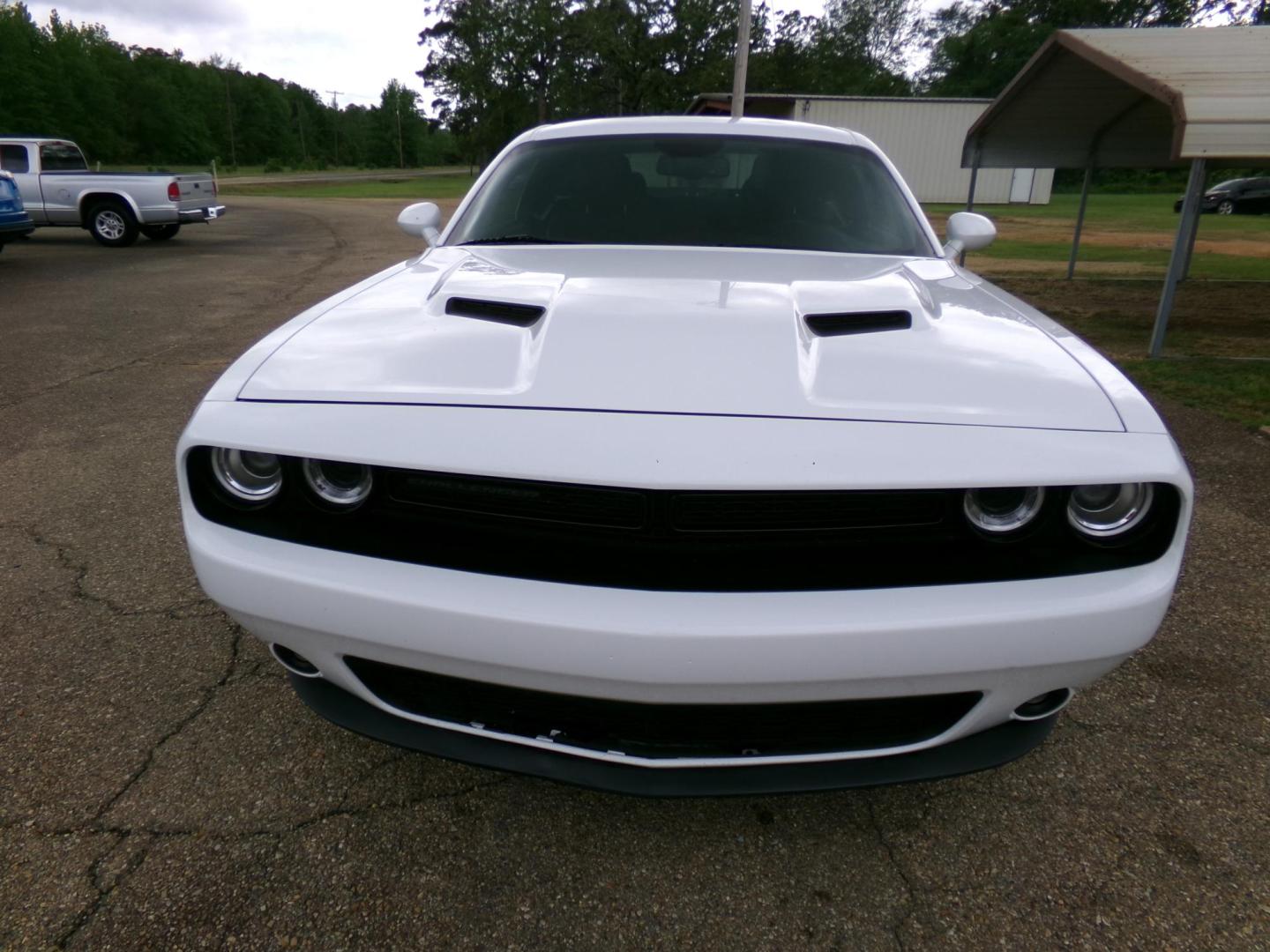 2018 White /Black Dodge Challenger SXT (2C3CDZAG3JH) with an 3.6L V6 DOHC 24V engine, 8-speed automatic transmission, located at 401 First NE, Bearden, AR, 71720, (870) 687-3414, 33.726528, -92.611519 - Photo#18