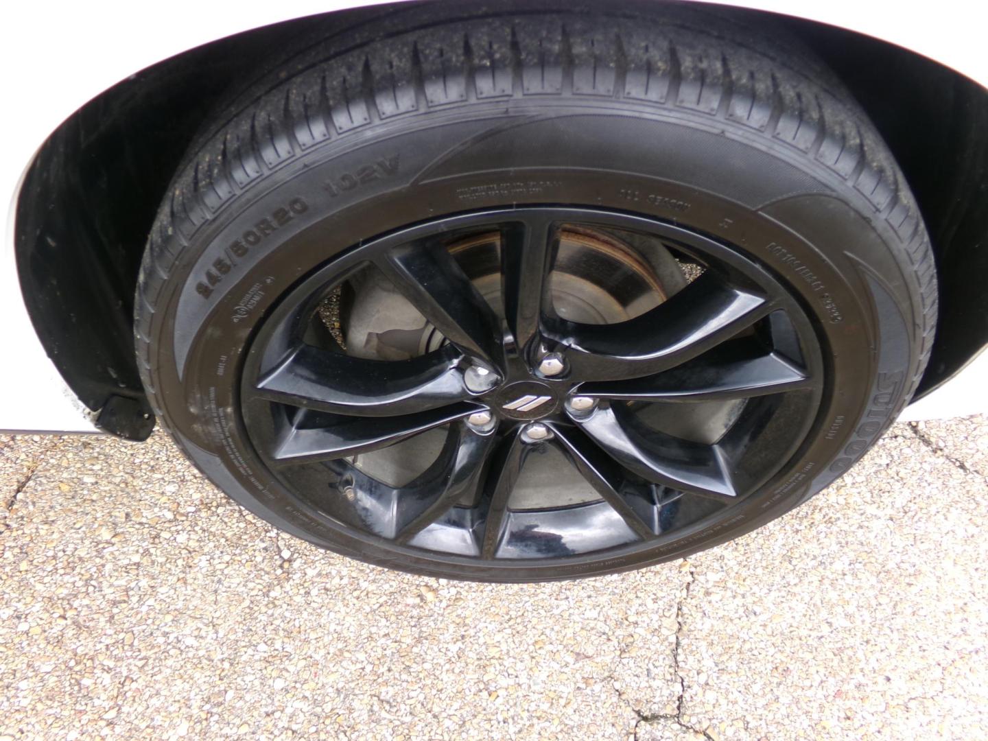 2018 White /Black Dodge Challenger SXT (2C3CDZAG3JH) with an 3.6L V6 DOHC 24V engine, 8-speed automatic transmission, located at 401 First NE, Bearden, AR, 71720, (870) 687-3414, 33.726528, -92.611519 - Photo#4