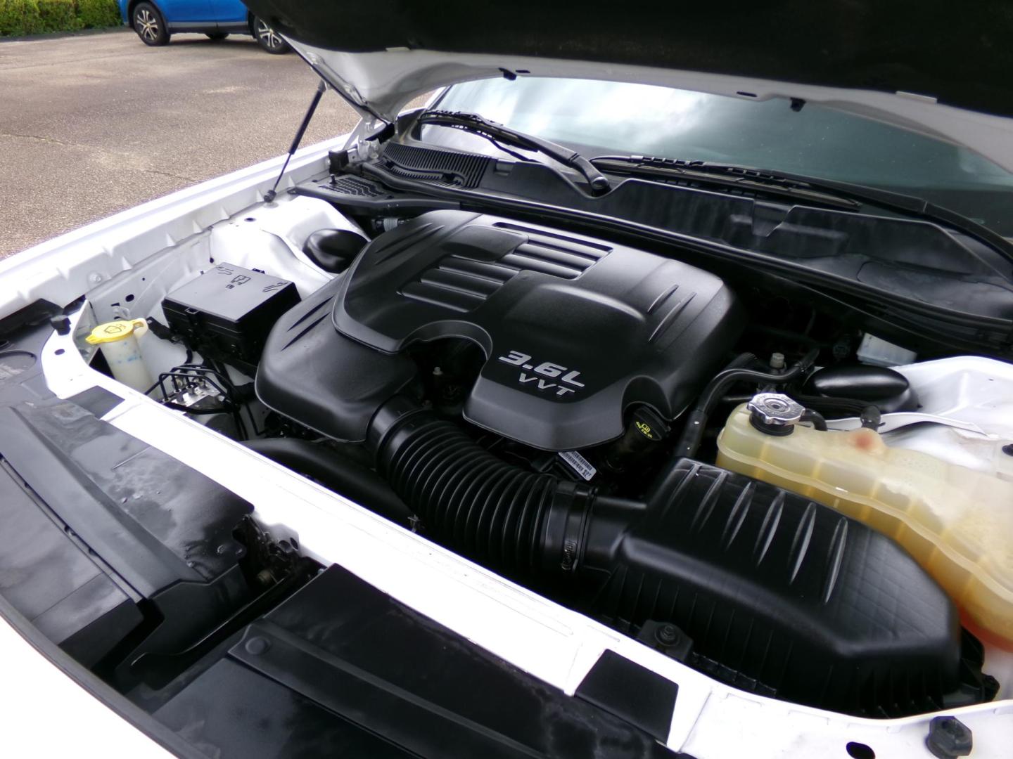 2018 White /Black Dodge Challenger SXT (2C3CDZAG3JH) with an 3.6L V6 DOHC 24V engine, 8-speed automatic transmission, located at 401 First NE, Bearden, AR, 71720, (870) 687-3414, 33.726528, -92.611519 - Photo#5
