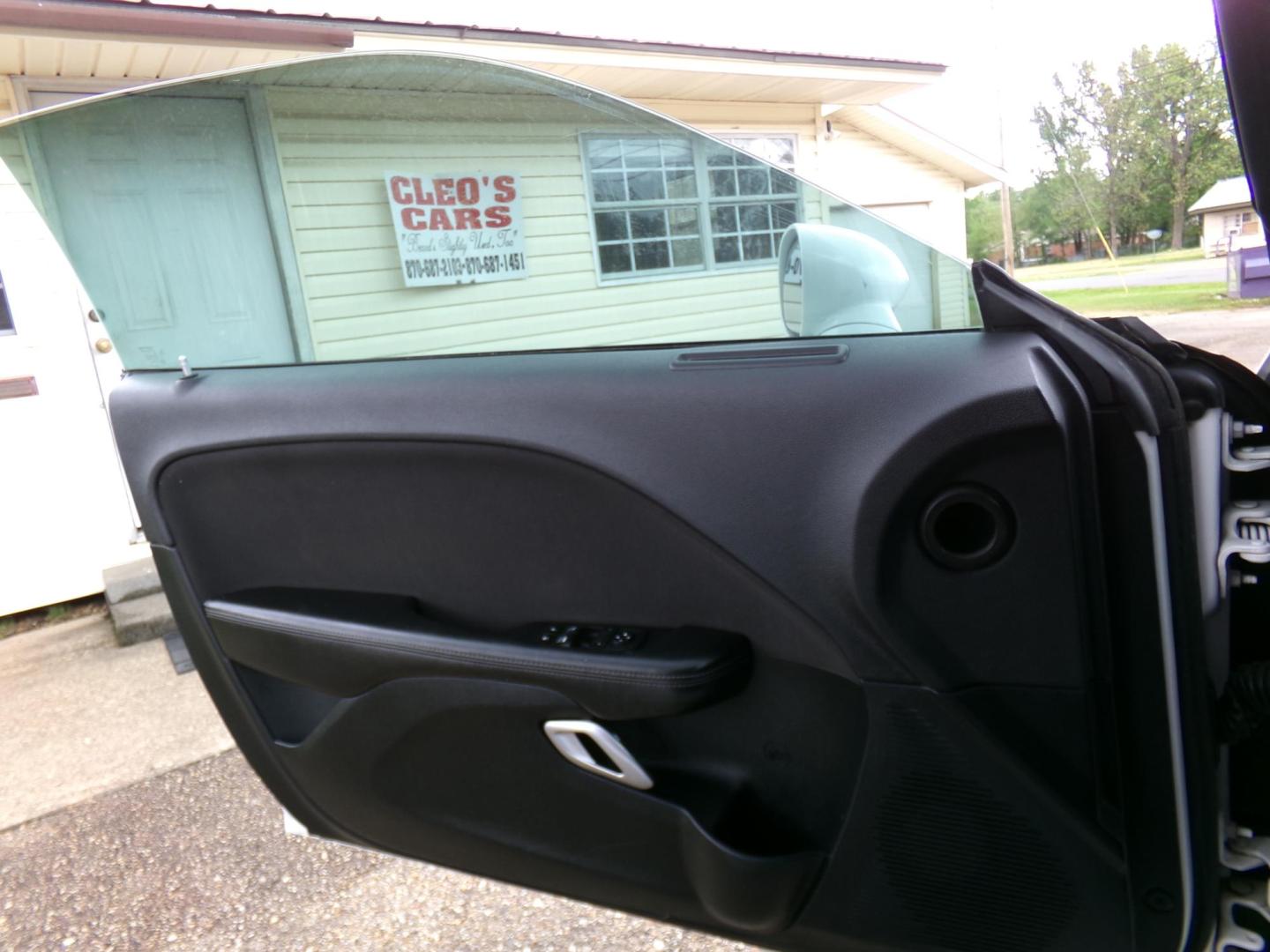 2018 White /Black Dodge Challenger SXT (2C3CDZAG3JH) with an 3.6L V6 DOHC 24V engine, 8-speed automatic transmission, located at 401 First NE, Bearden, AR, 71720, (870) 687-3414, 33.726528, -92.611519 - Photo#6