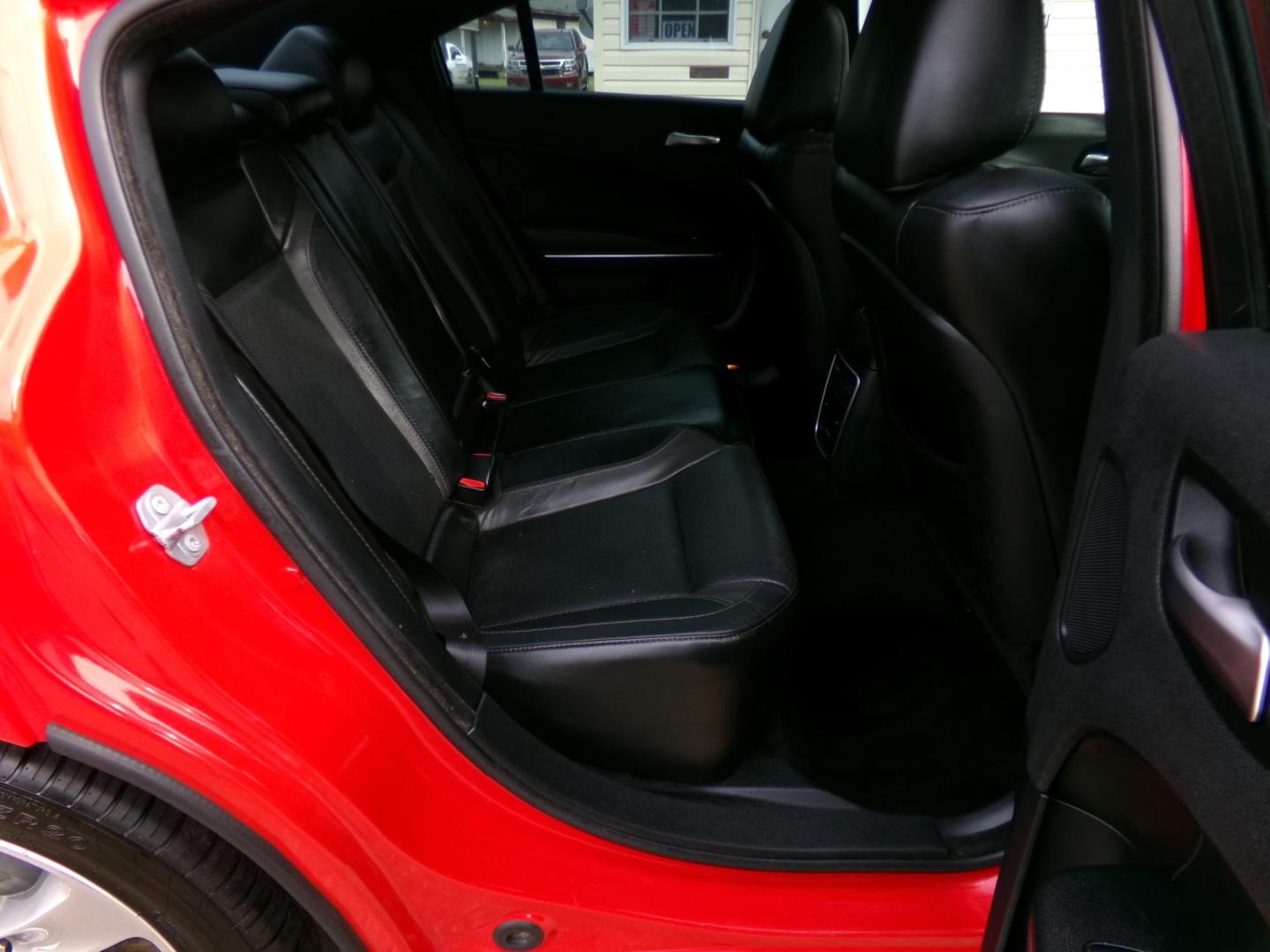 2018 TorRed Clear Coat /Charcoal Dodge Charger SXT (2C3CDXHG6JH) with an 3.6L V6 DOHC 24V engine, 8-speed automatic transmission, located at 401 First NE, Bearden, AR, 71720, (870) 687-3414, 33.726528, -92.611519 - Photo#14