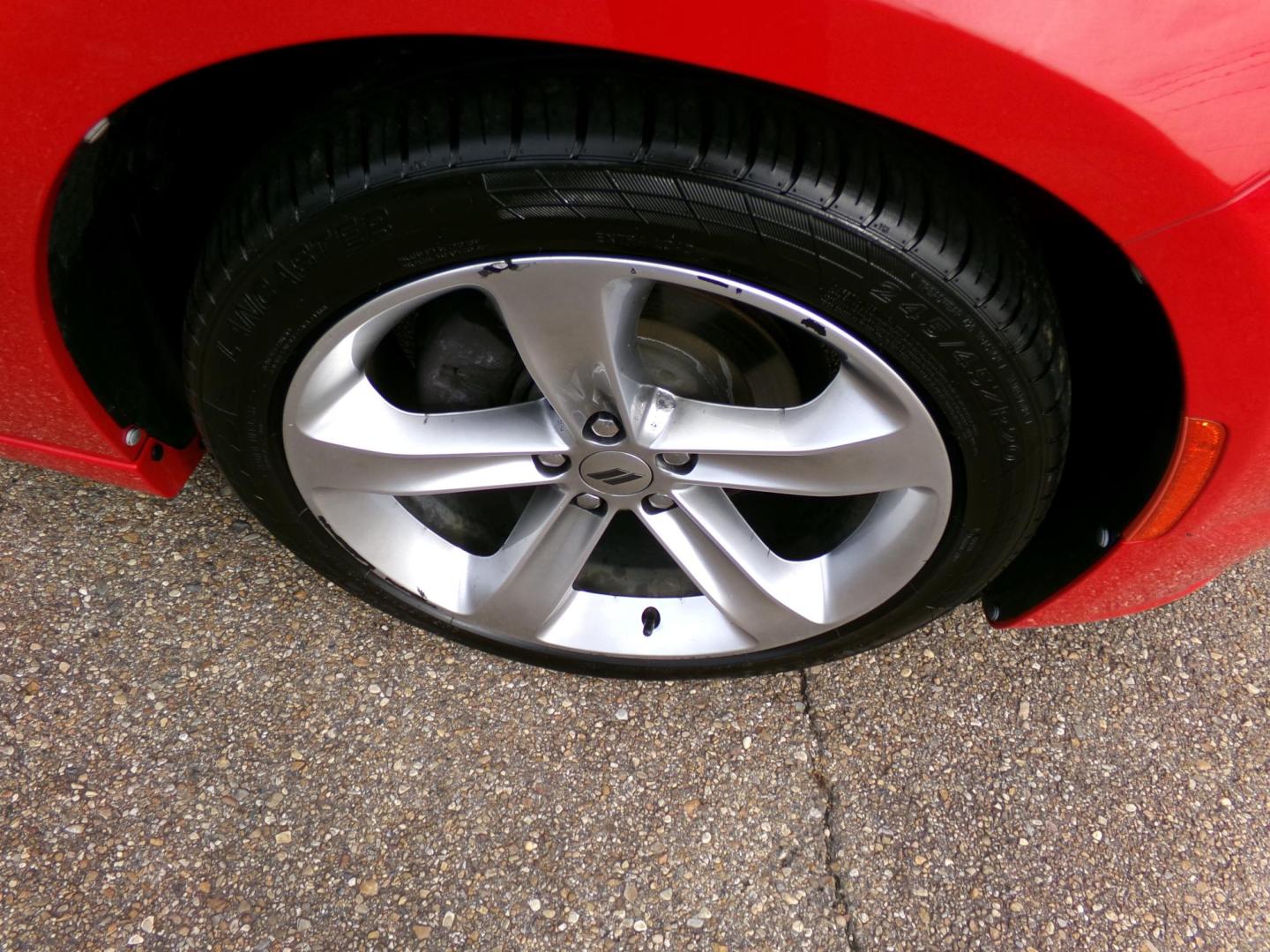 2018 TorRed Clear Coat /Charcoal Dodge Charger SXT (2C3CDXHG6JH) with an 3.6L V6 DOHC 24V engine, 8-speed automatic transmission, located at 401 First NE, Bearden, AR, 71720, (870) 687-3414, 33.726528, -92.611519 - Photo#4