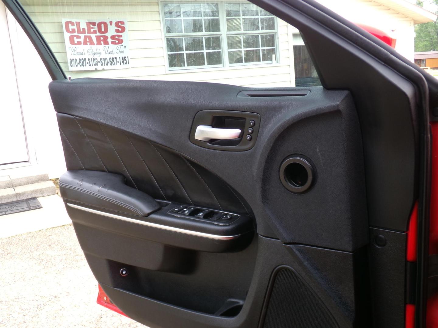 2018 TorRed Clear Coat /Charcoal Dodge Charger SXT (2C3CDXHG6JH) with an 3.6L V6 DOHC 24V engine, 8-speed automatic transmission, located at 401 First NE, Bearden, AR, 71720, (870) 687-3414, 33.726528, -92.611519 - Photo#6