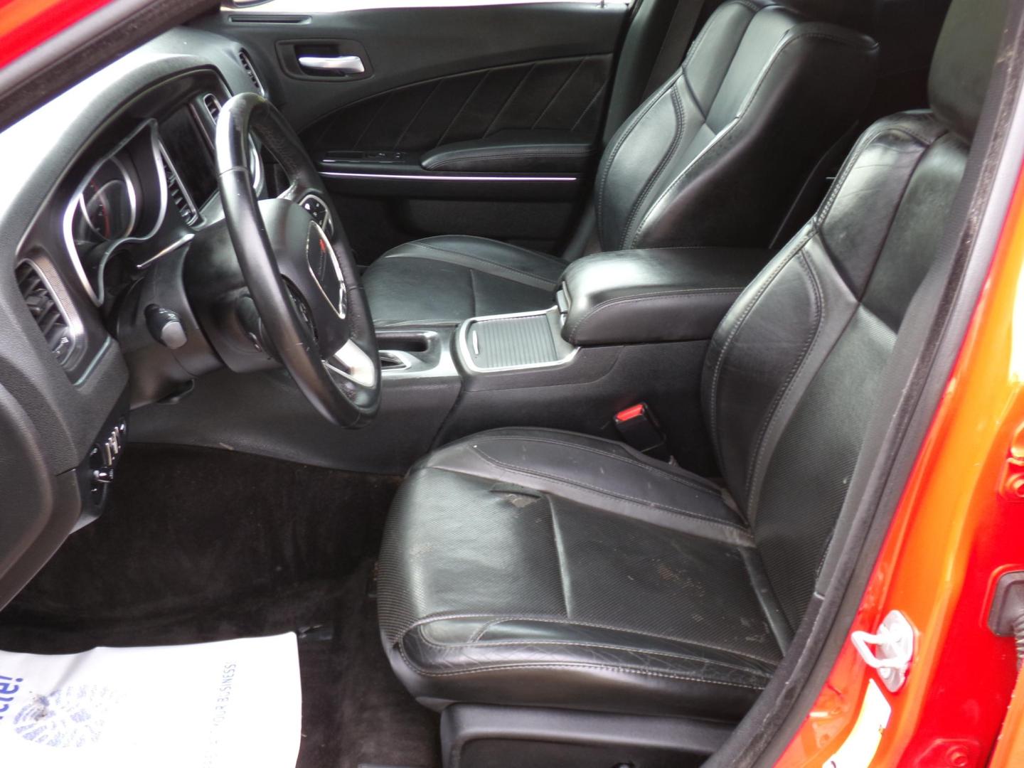 2018 TorRed Clear Coat /Charcoal Dodge Charger SXT (2C3CDXHG6JH) with an 3.6L V6 DOHC 24V engine, 8-speed automatic transmission, located at 401 First NE, Bearden, AR, 71720, (870) 687-3414, 33.726528, -92.611519 - Photo#7