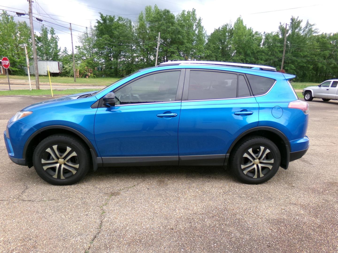 2016 Electric Storm Blue /Charcoal Toyota RAV4 LE FWD (JTMZFREV1GJ) with an 2.5L L4 DOHC 16V engine, 6-speed automatic transmission, located at 401 First NE, Bearden, AR, 71720, (870) 687-3414, 33.726528, -92.611519 - Photo#1