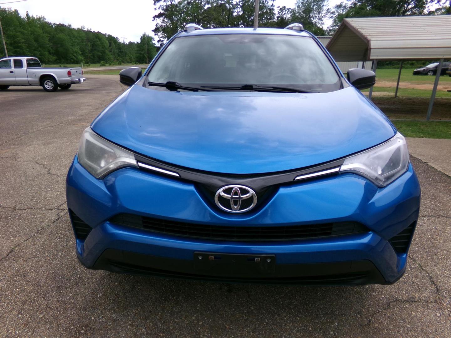 2016 Electric Storm Blue /Charcoal Toyota RAV4 LE FWD (JTMZFREV1GJ) with an 2.5L L4 DOHC 16V engine, 6-speed automatic transmission, located at 401 First NE, Bearden, AR, 71720, (870) 687-3414, 33.726528, -92.611519 - Photo#17