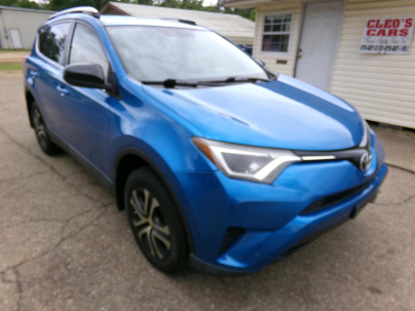 2016 Electric Storm Blue /Charcoal Toyota RAV4 LE FWD (JTMZFREV1GJ) with an 2.5L L4 DOHC 16V engine, 6-speed automatic transmission, located at 401 First NE, Bearden, AR, 71720, (870) 687-3414, 33.726528, -92.611519 - Photo#18